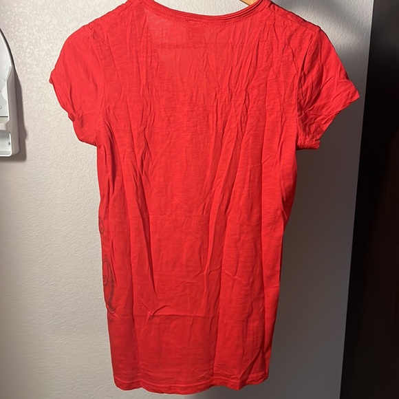 Red tee shirt. Sun & moon. Mcmenamins. Large - Picture 4 of 4
